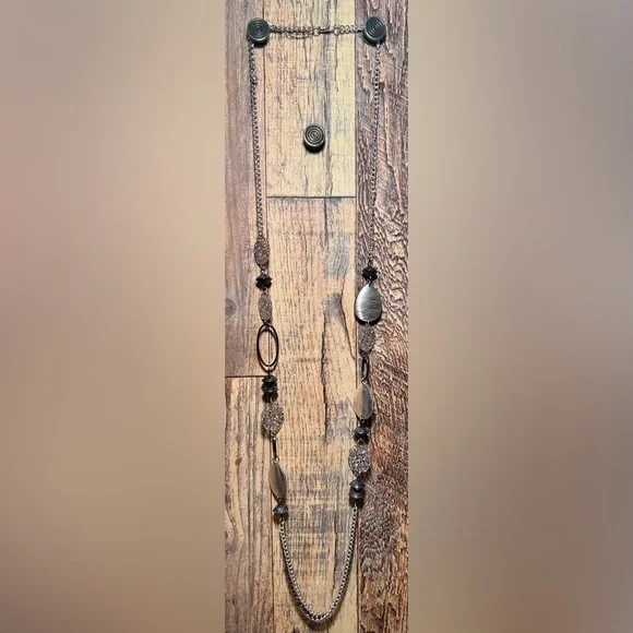 Elegant Silver and Black Necklace B7 - Picture 3 of 4